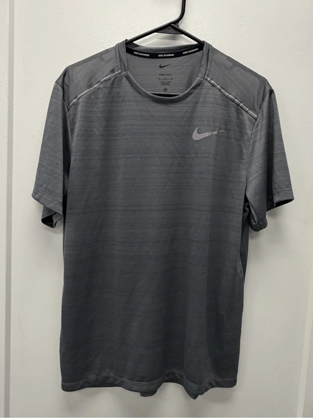Nike Men’s Dri Fit Running T-Shirt Medium Gray Reflective Short Sleeve